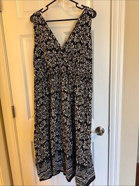 Avenue Black and White Floral Midi Dress